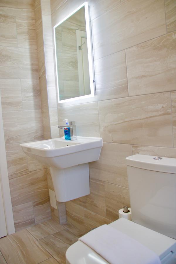 2 Bedroom Flat Off Leith Walk Accommodates 7 Édimbourg