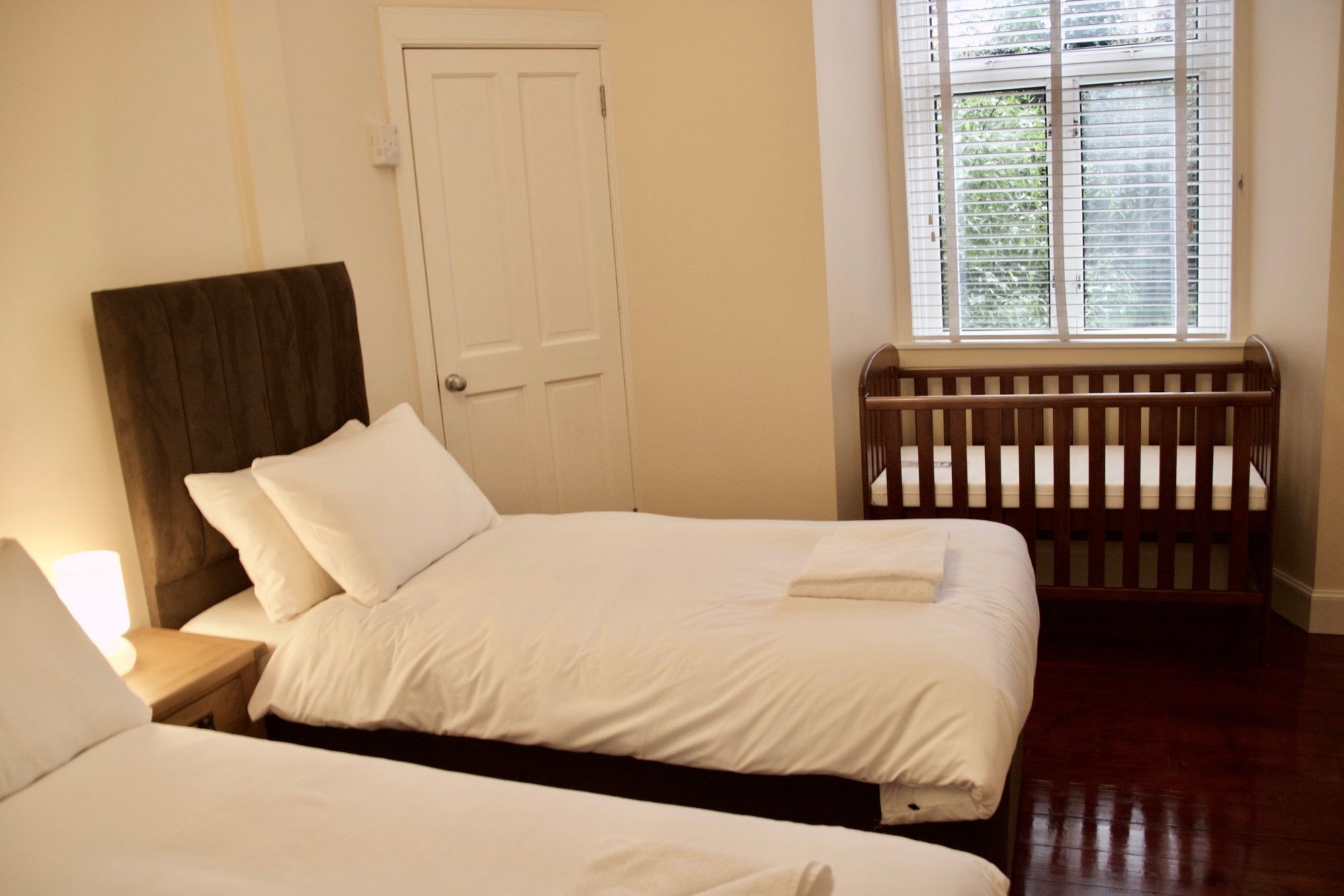 Appartement 2 Bedroom Flat Off Leith Walk Accommodates 7 *